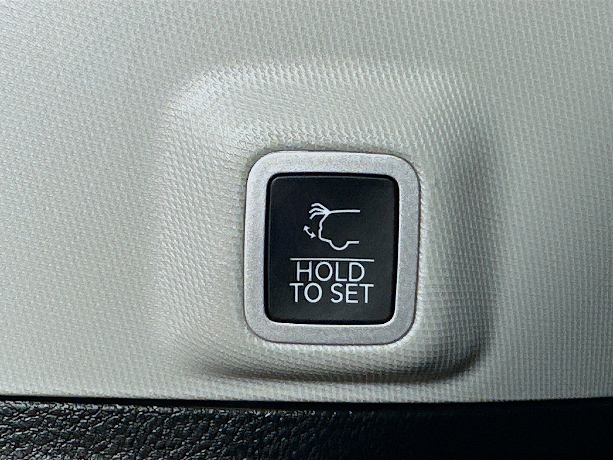 Used 2023 Jeep Grand Cherokee Laredo w/ Luxury Tech Group I AWD/4WD image 29