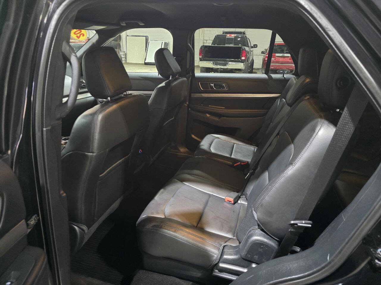 Used 2018 Ford Explorer XLT w/ Equipment Group 202A image 26