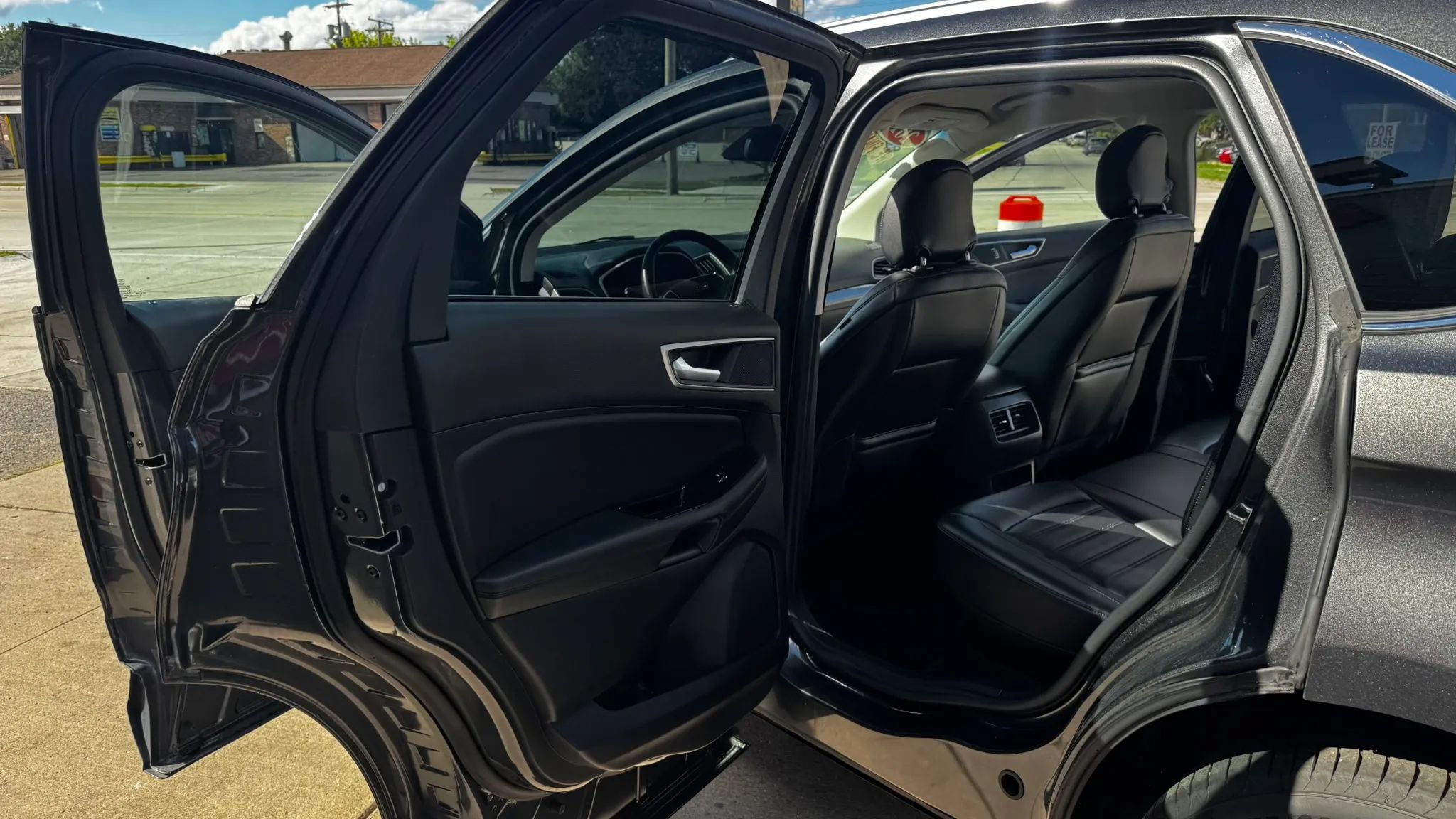 Used 2019 Ford Edge SEL w/ Equipment Group 201A AWD/4WD image 17
