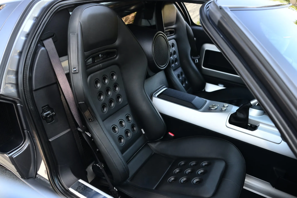 Used 2006 Ford GT RWD image 82