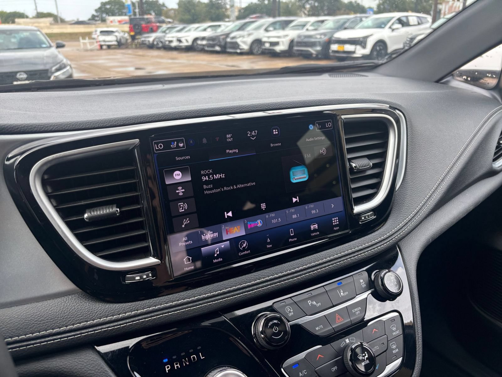 Used 2025 Chrysler Pacifica Limited FWD image 20