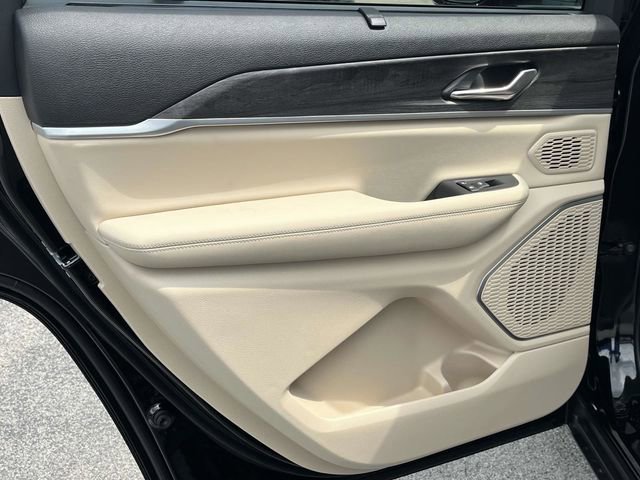 New 2025 Jeep Grand Cherokee L Limited w/ Luxury Tech Group II image 15