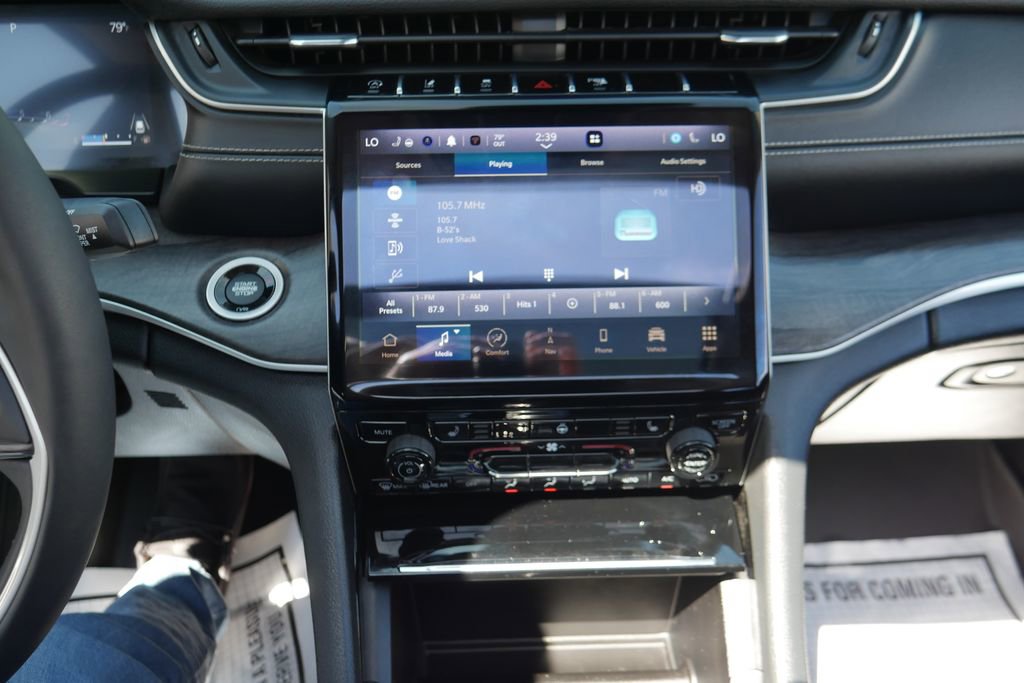 Used 2023 Jeep Grand Cherokee Limited image 15