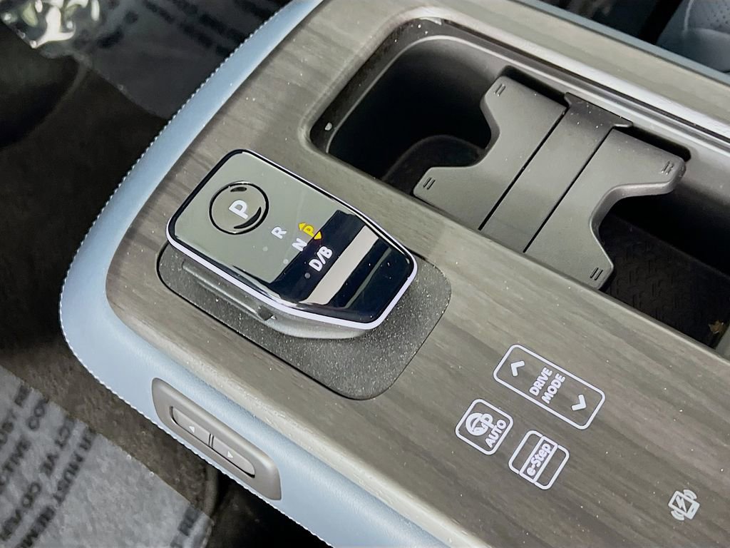 Used 2025 Nissan Ariya Platinum image 17