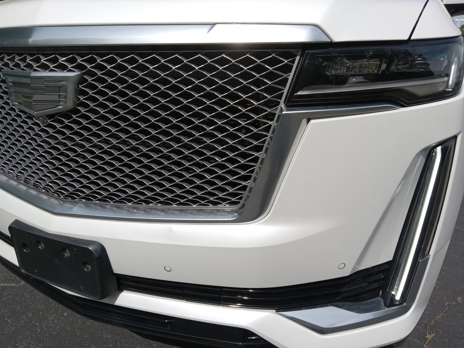 Used 2023 Cadillac Escalade ESV Premium Luxury w/ LPO, Radiant Package AWD/4WD image 7