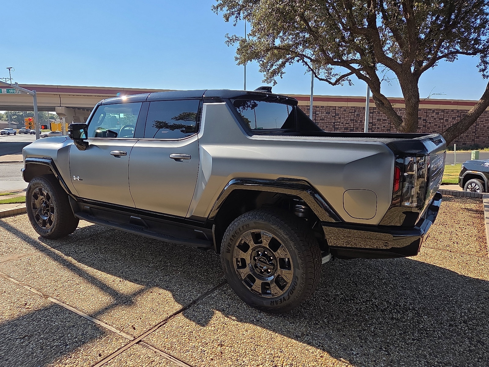 New 2026 GMC Hummer EV 4x4 Crew Cab image 3