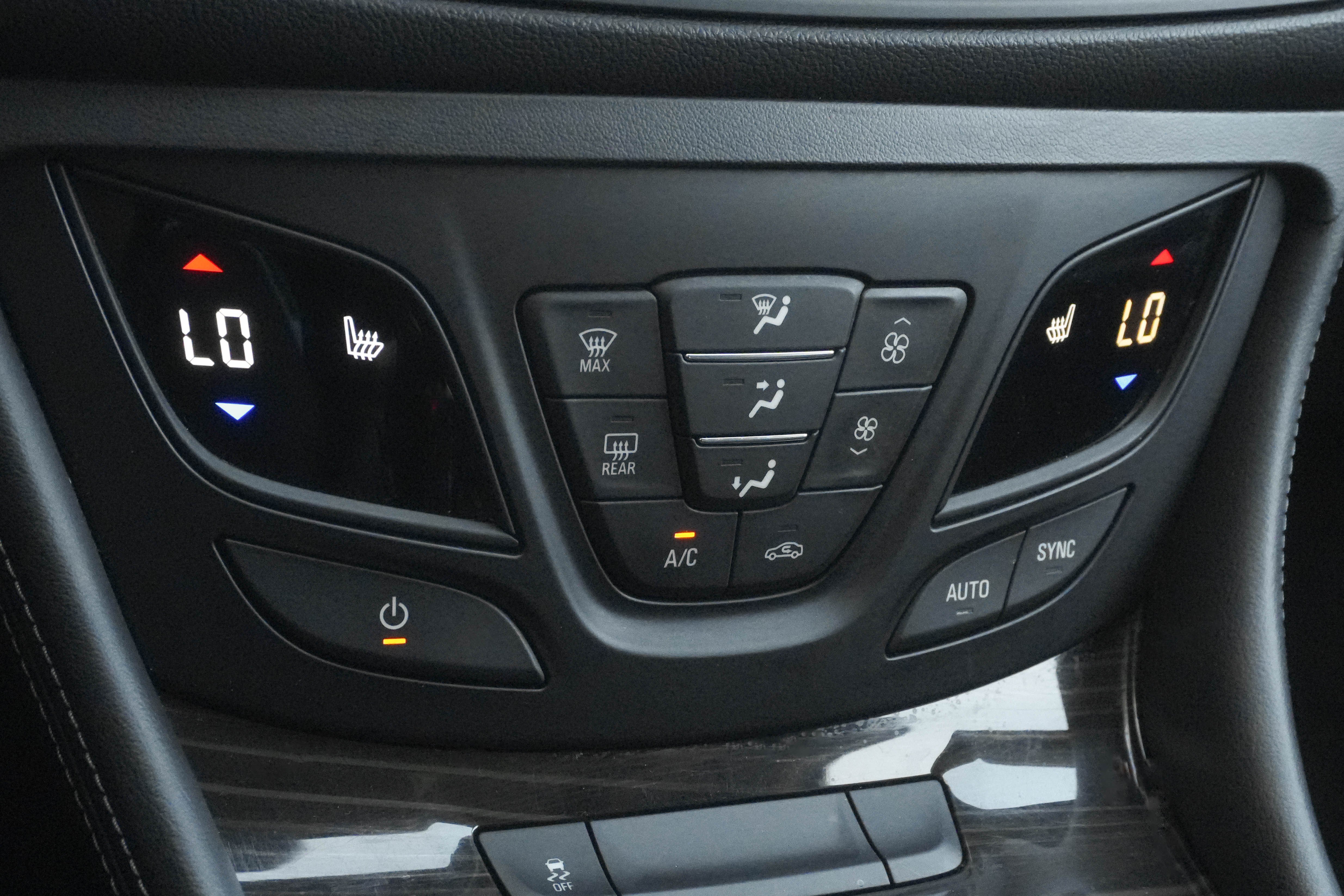 Used 2020 Buick Envision Essence w/ Experience Buick Package FWD image 26