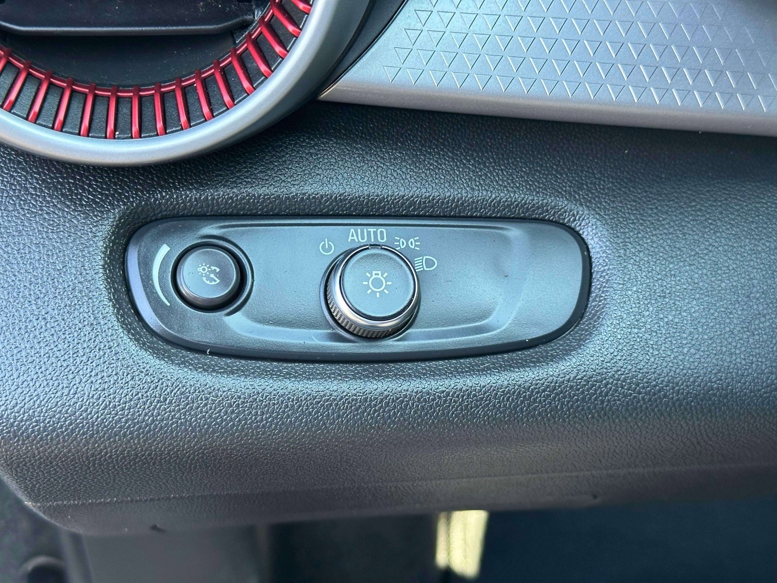 Used 2024 Chevrolet Trax RS image 17