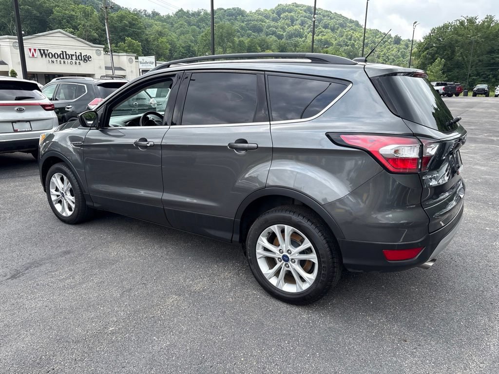 Used 2017 Ford Escape SE w/ Equipment Group 201A AWD/4WD image 3