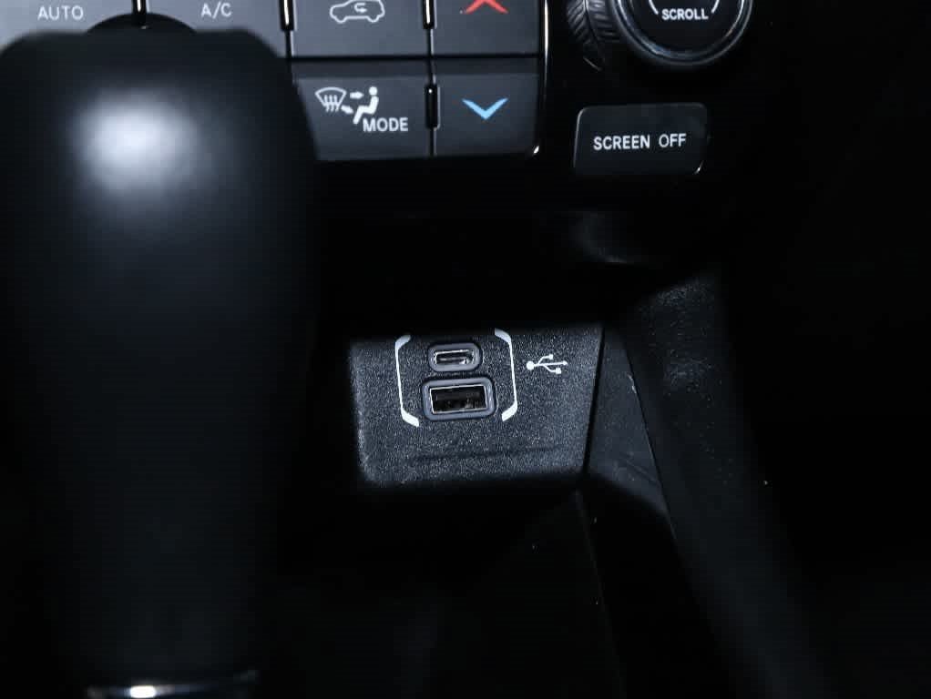 Used 2023 Jeep Compass Trailhawk w/ Trailhawk Convenience Group AWD/4WD image 24