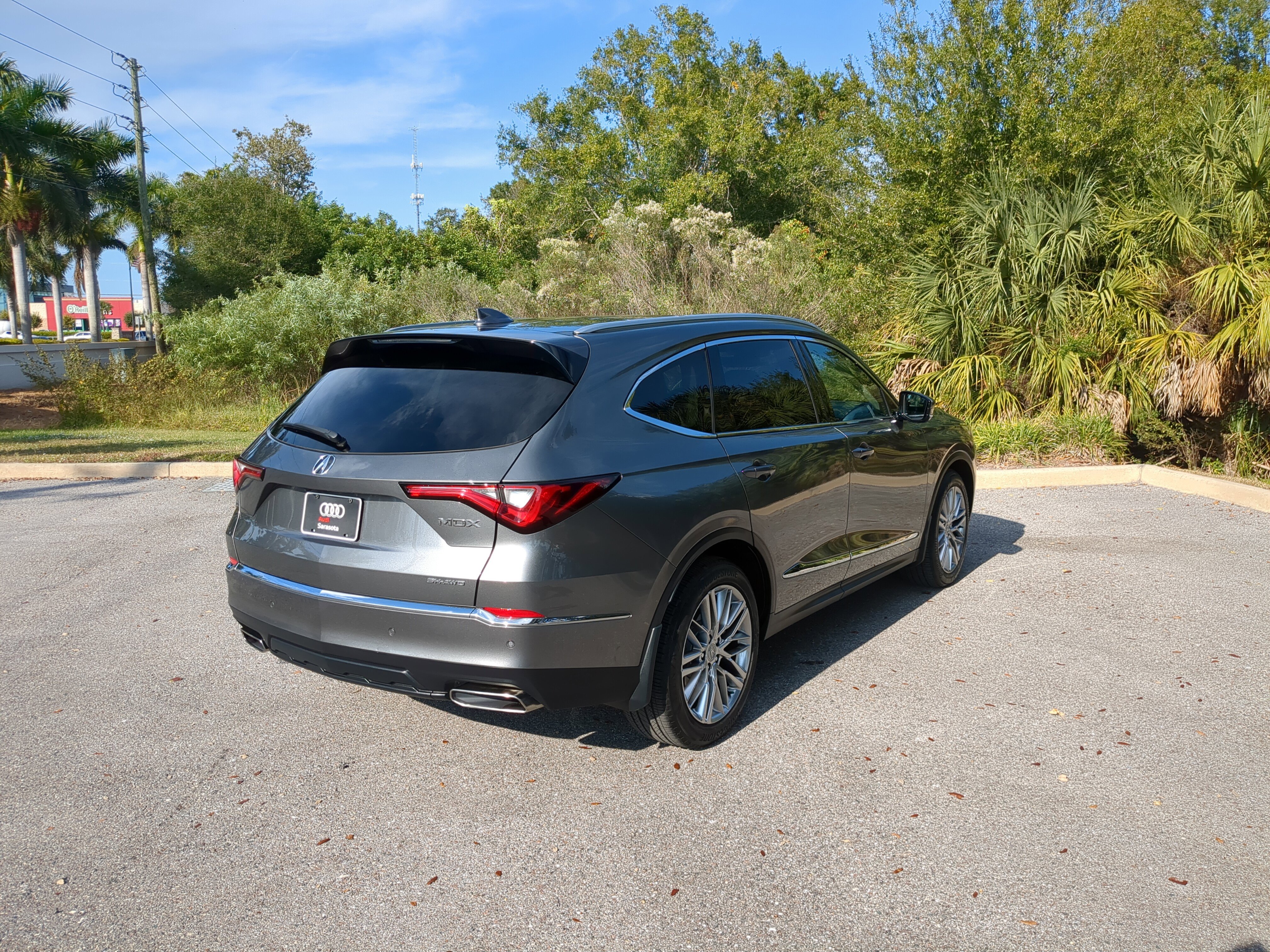 Used 2022 Acura MDX SH-AWD w/ Advance Package image 4