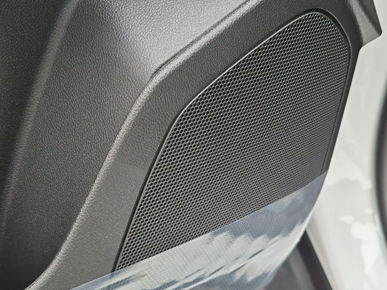 New 2026 Chevrolet Trax RS w/ Sunroof Package FWD image 25