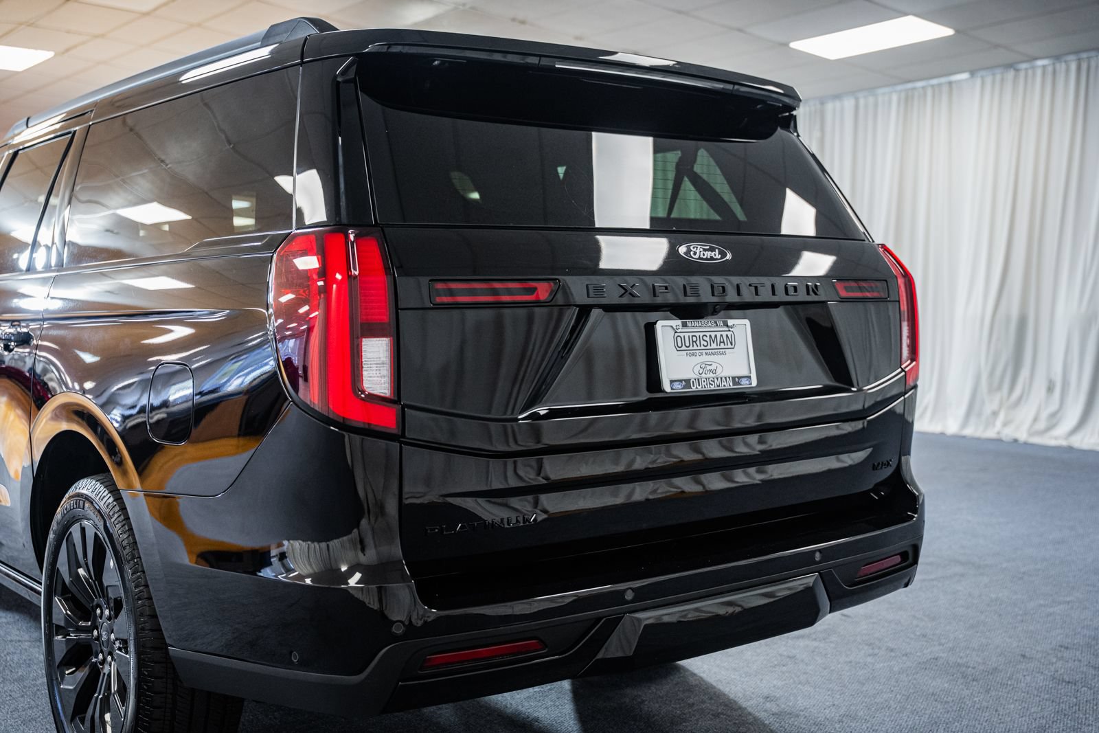 Used 2025 Ford Expedition Max Platinum w/ Stealth Appearance Package AWD/4WD image 6