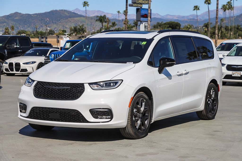 New 2026 Chrysler Pacifica Select FWD image 4