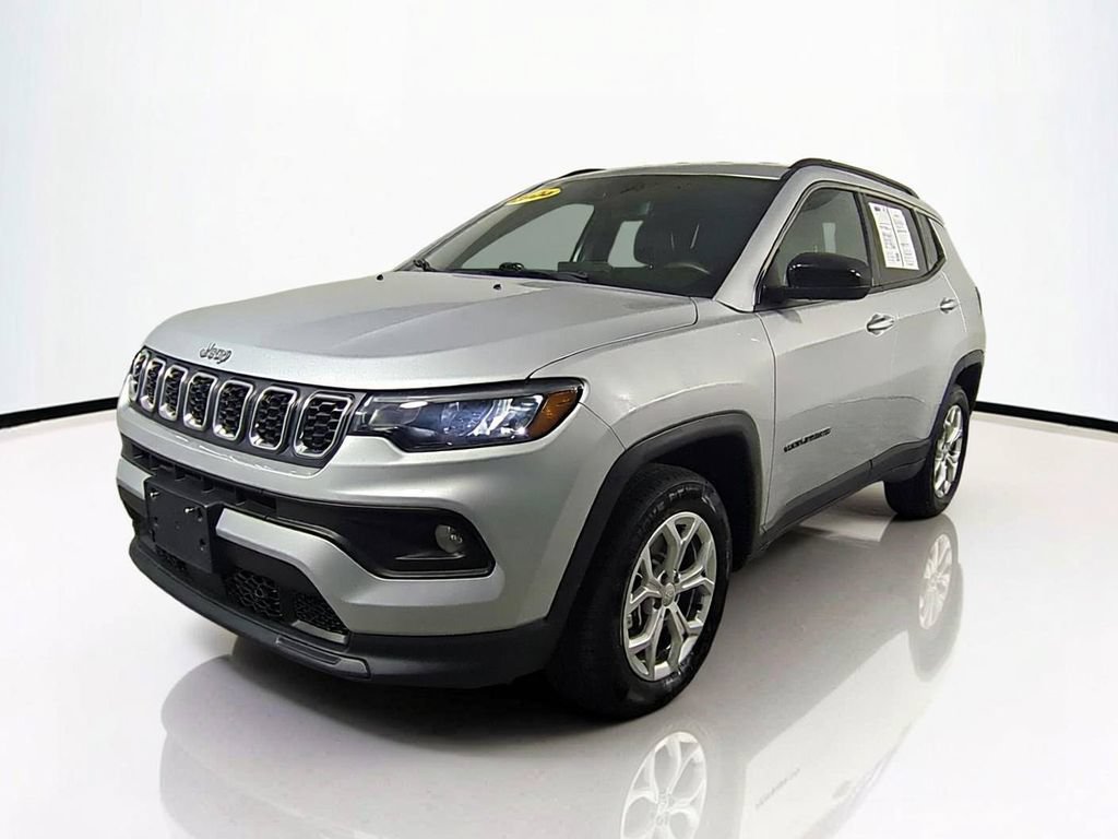 Used 2024 Jeep Compass Latitude AWD/4WD image 9