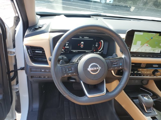 Certified 2023 Nissan Rogue Platinum w/ Platinum Premium Package FWD image 15