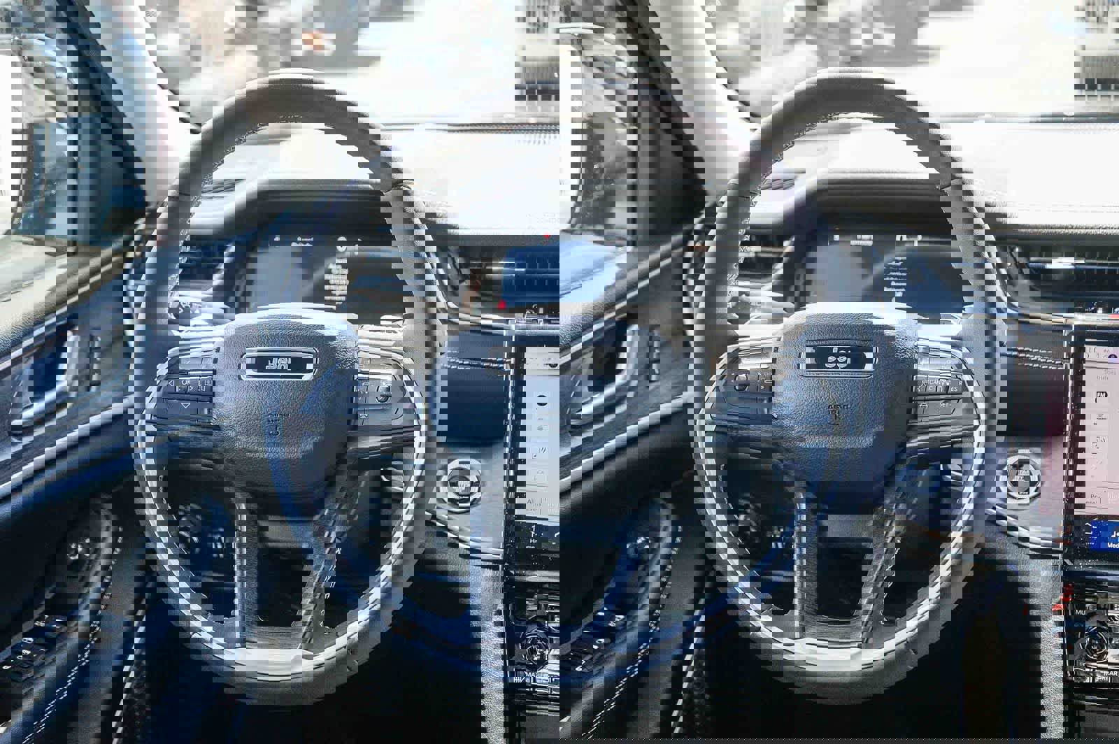 Used 2024 Jeep Grand Cherokee L Limited w/ Luxury Tech Group II image 14