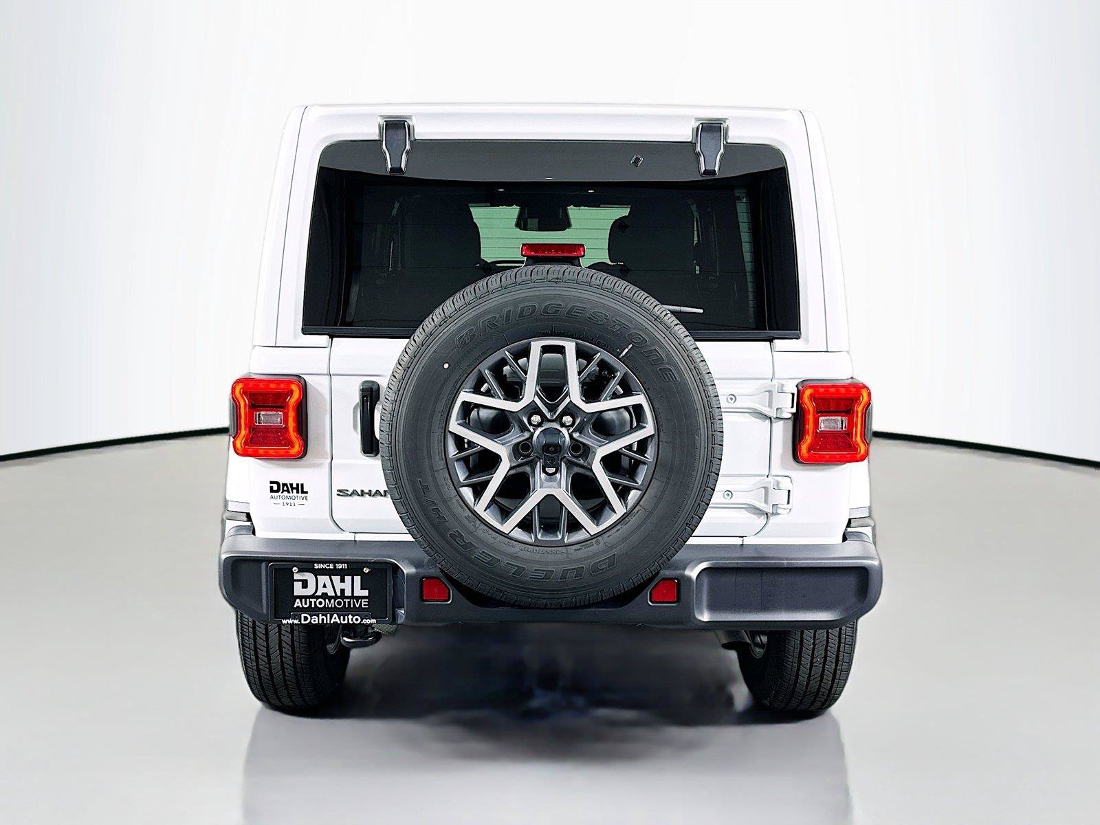 Used 2026 Jeep Wrangler Unlimited Sahara AWD/4WD image 12