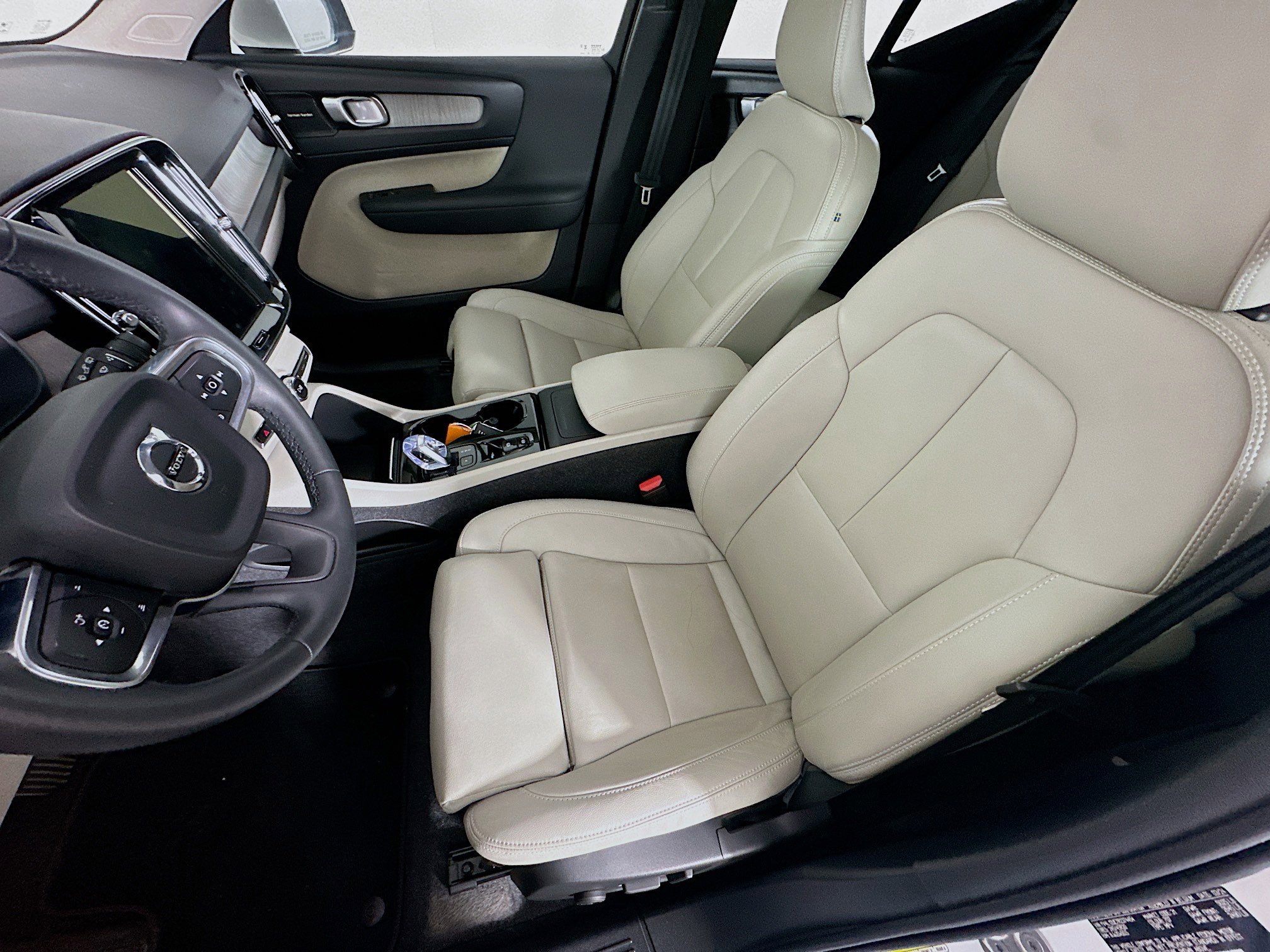 Used 2024 Volvo XC40 B5 Plus w/ Climate Package AWD/4WD image 13