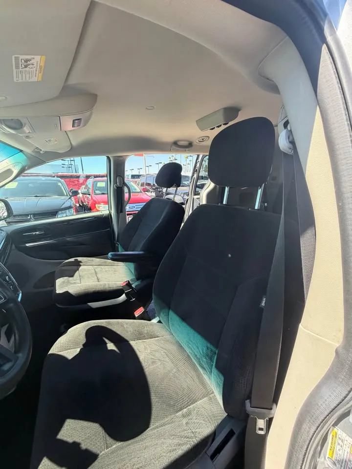 Used 2013 Dodge Grand Caravan SXT FWD image 6