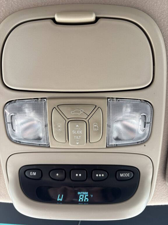 Used 2005 Toyota Sienna XLE FWD image 27