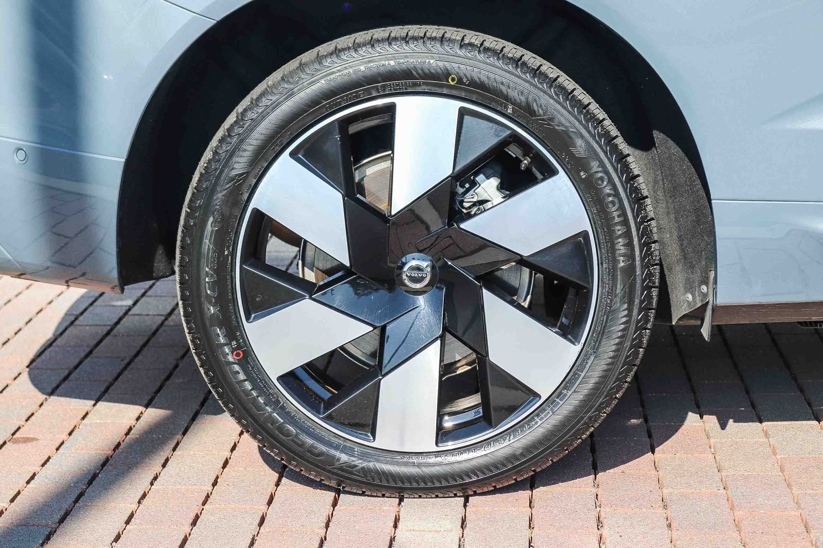 Used 2024 Volvo XC60 T8 Plus w/ Protection Package Premier AWD/4WD image 10