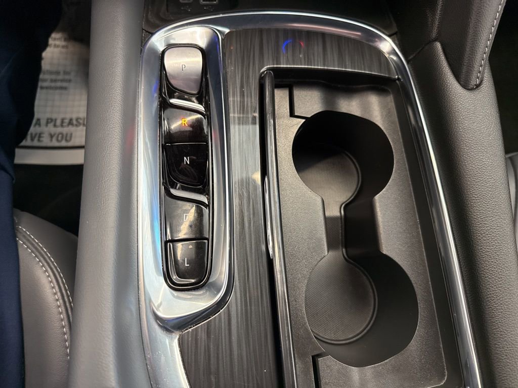 Used 2023 Buick Enclave Essence image 14