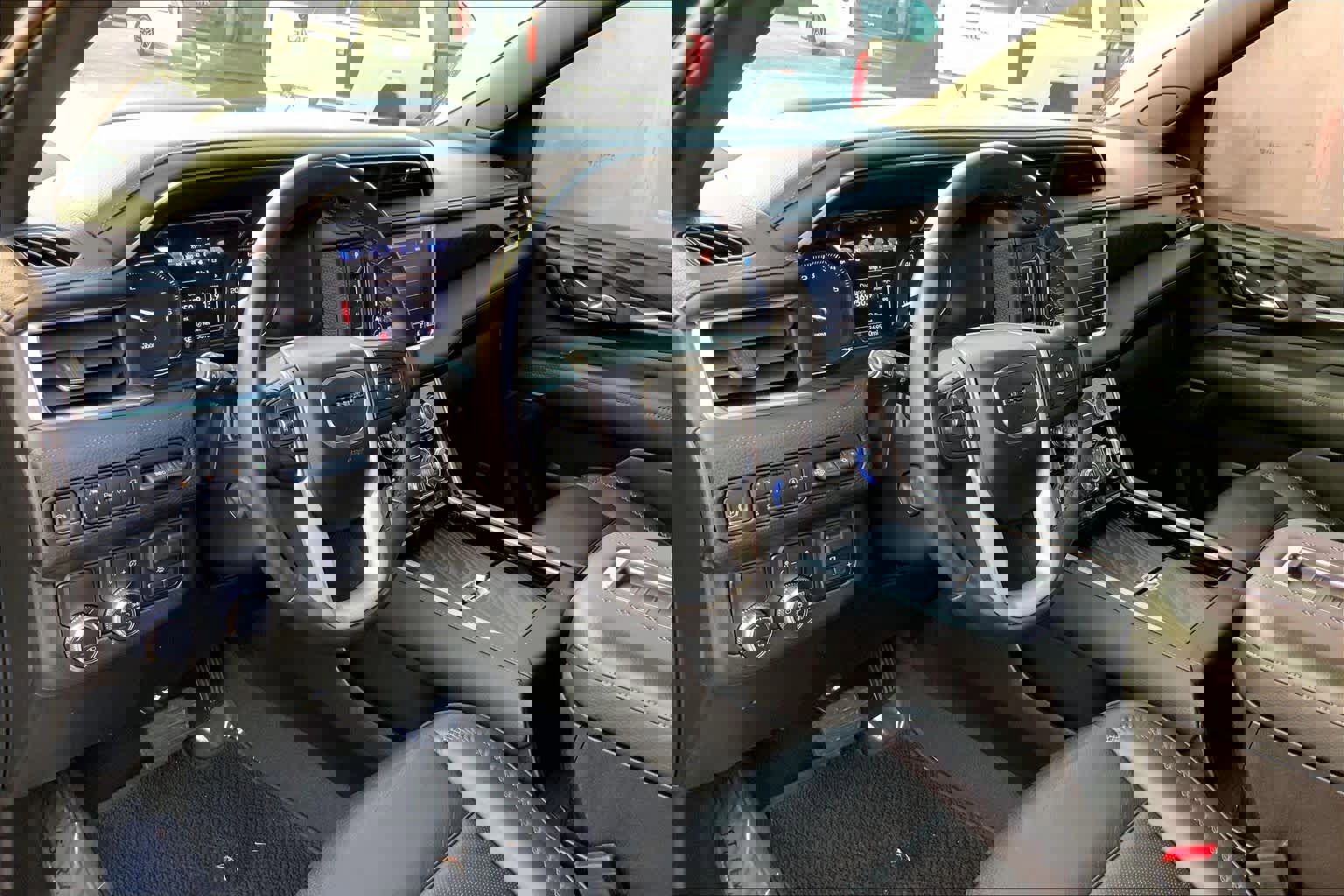 Used 2021 GMC Yukon Denali w/ Denali Ultimate Package image 17