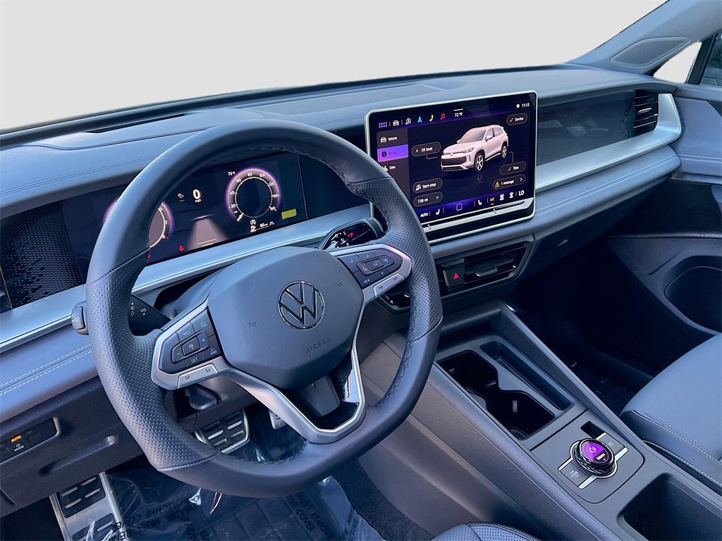 Used 2025 Volkswagen Tiguan SE R-Line image 9