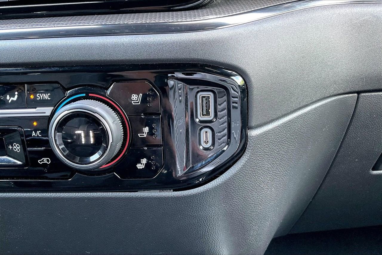 Used 2022 Chevrolet Silverado 1500 ZR2 w/ Technology Package image 19