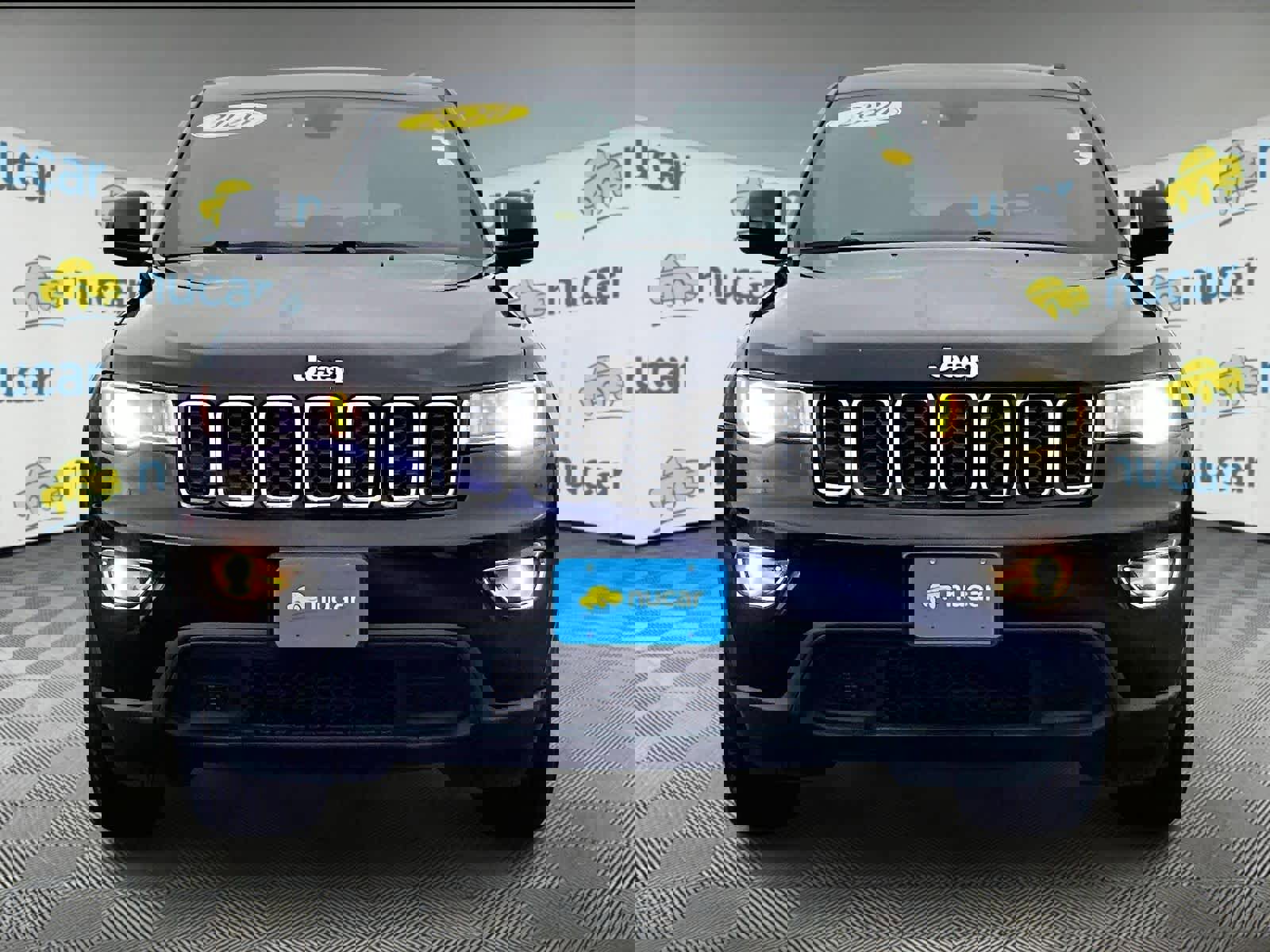 Used 2020 Jeep Grand Cherokee Laredo image 2