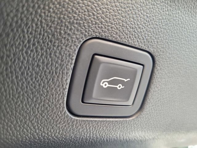 Used 2025 GMC Yukon Denali image 31