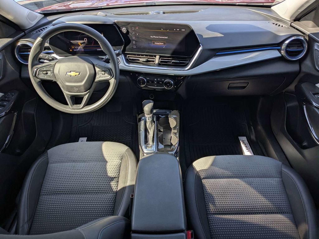 Used 2025 Chevrolet Trax LT FWD image 12