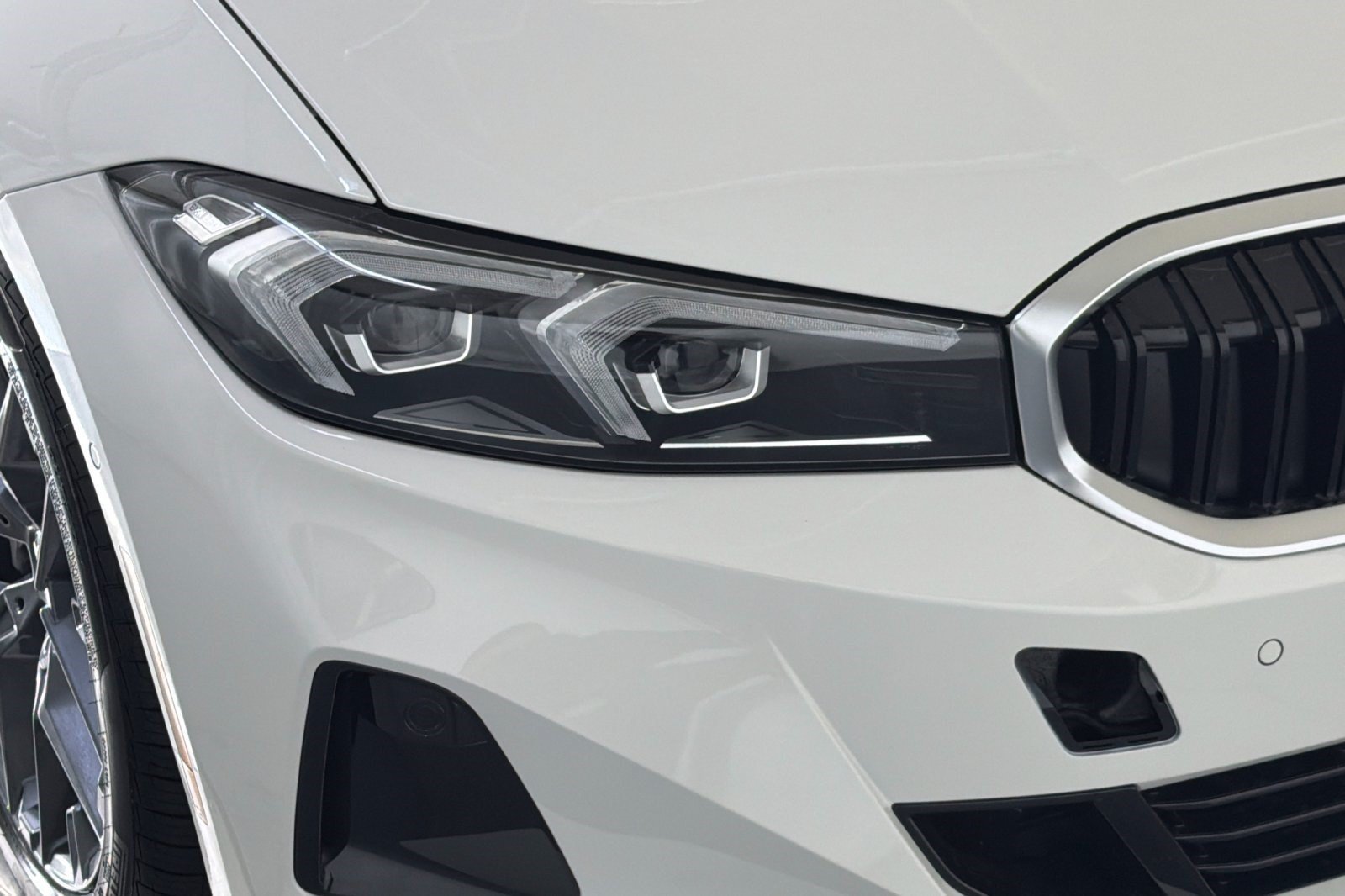 New 2026 BMW 330i Sedan w/ Premium Package RWD image 12