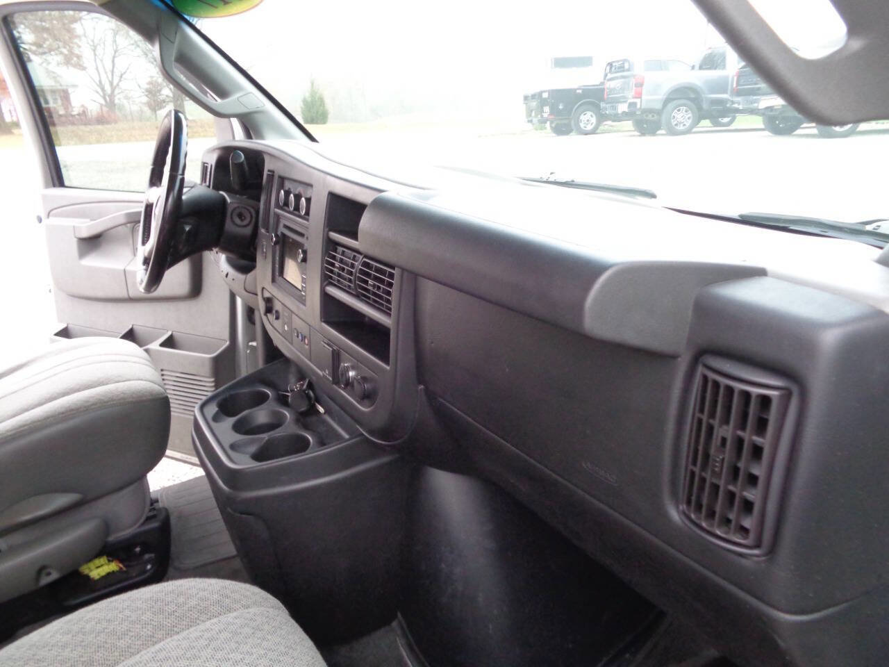 Used 2017 GMC Savana 3500 LT w/ LT Preferred Equipment Group image 68