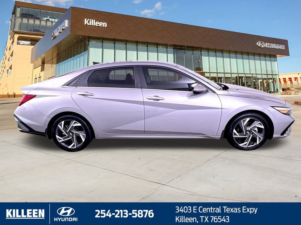 Used 2025 Hyundai Elantra Limited image 8