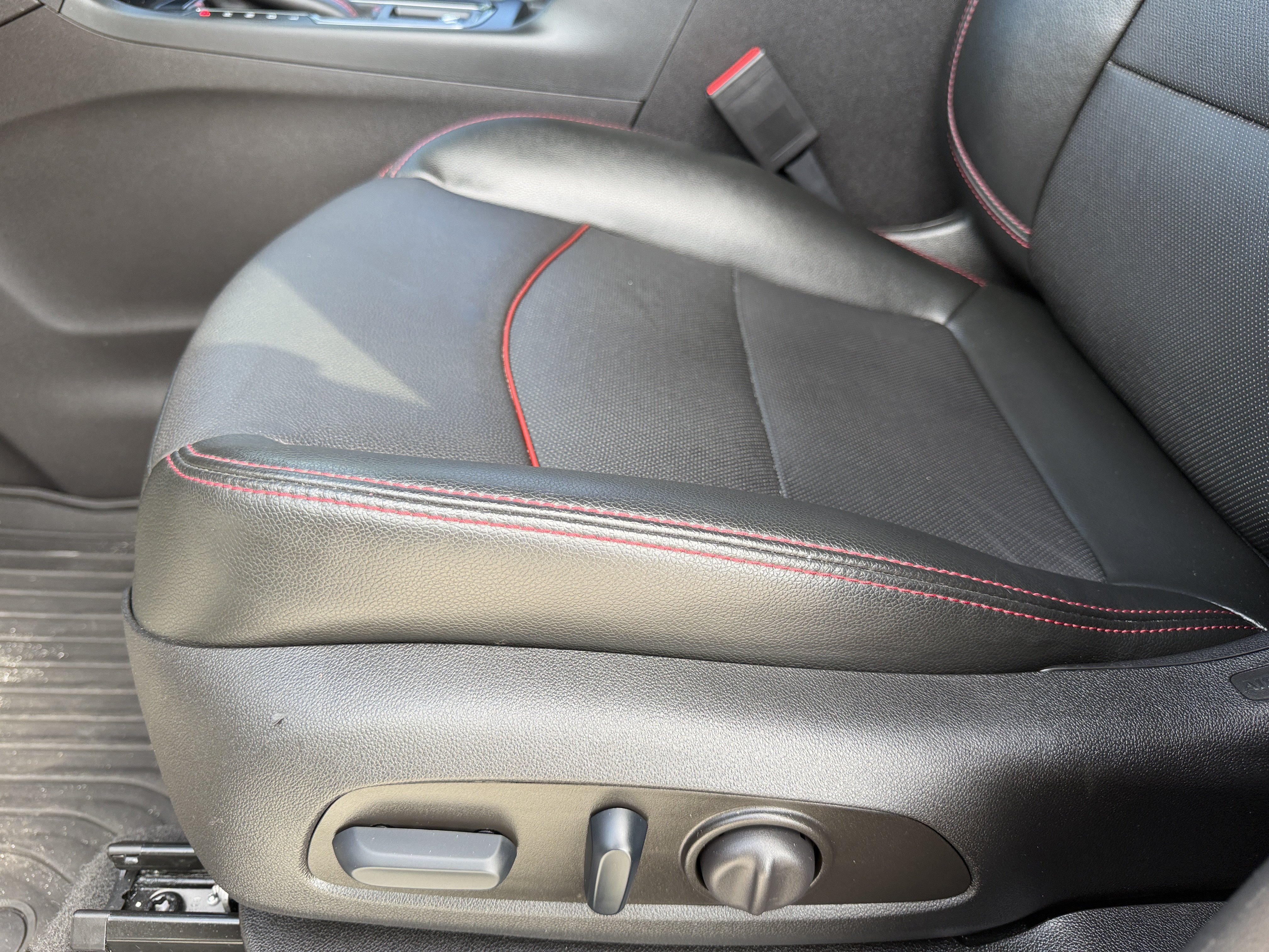 Certified 2023 Chevrolet Equinox RS w/ RS Leather Package FWD image 22