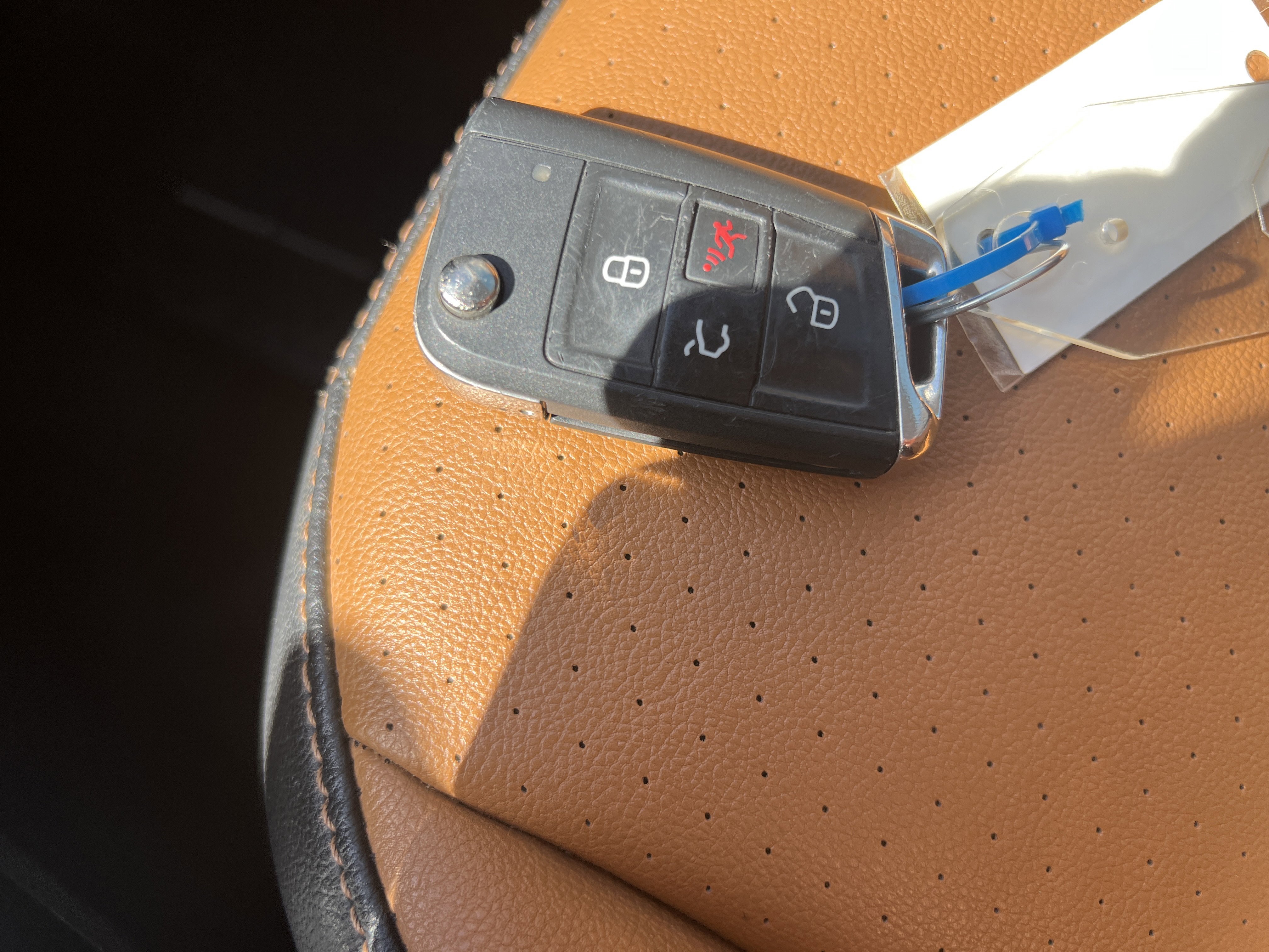 Used 2018 Volkswagen Tiguan SE image 32