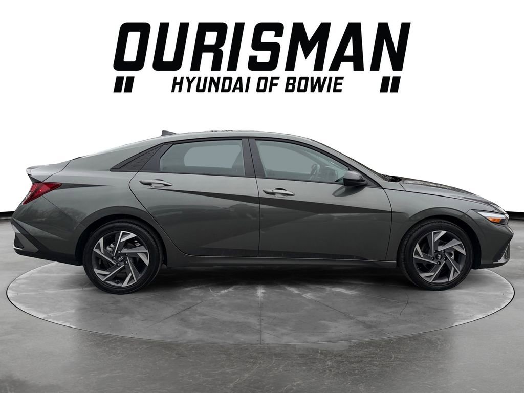 Used 2025 Hyundai Elantra Sport image 7
