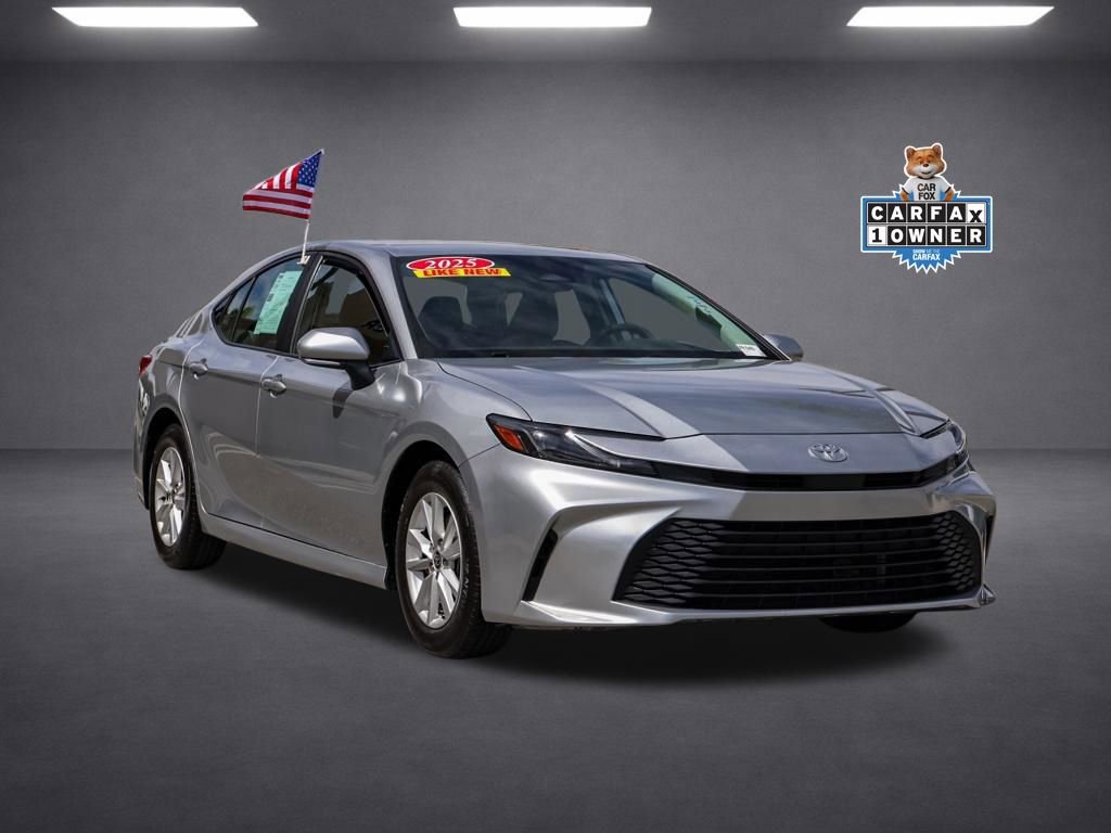Used 2025 Toyota Camry LE image 2