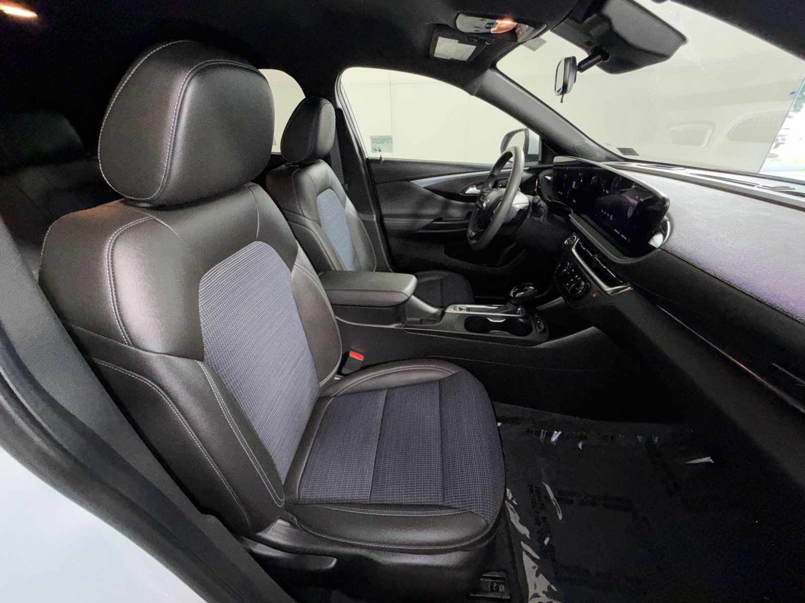 Used 2024 Buick Envista Preferred FWD image 26
