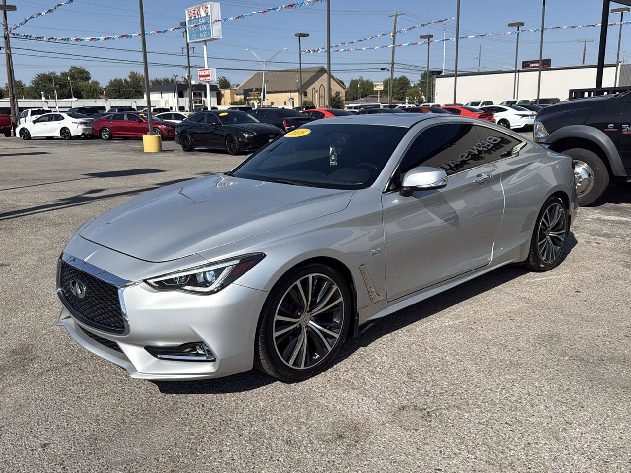 Used 2018 INFINITI Q60 3.0t Luxe w/ Sensory Package 3.0T Luxe RWD image 2