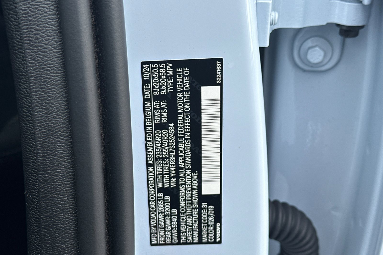 Used 2025 Volvo EX40 Ultra w/ Protection Package Premier image 29