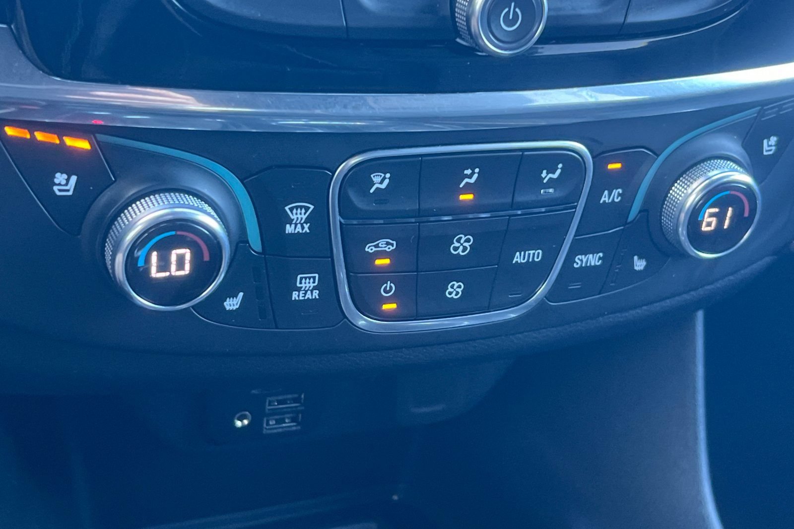 Used 2023 Chevrolet Traverse Premier AWD/4WD image 19