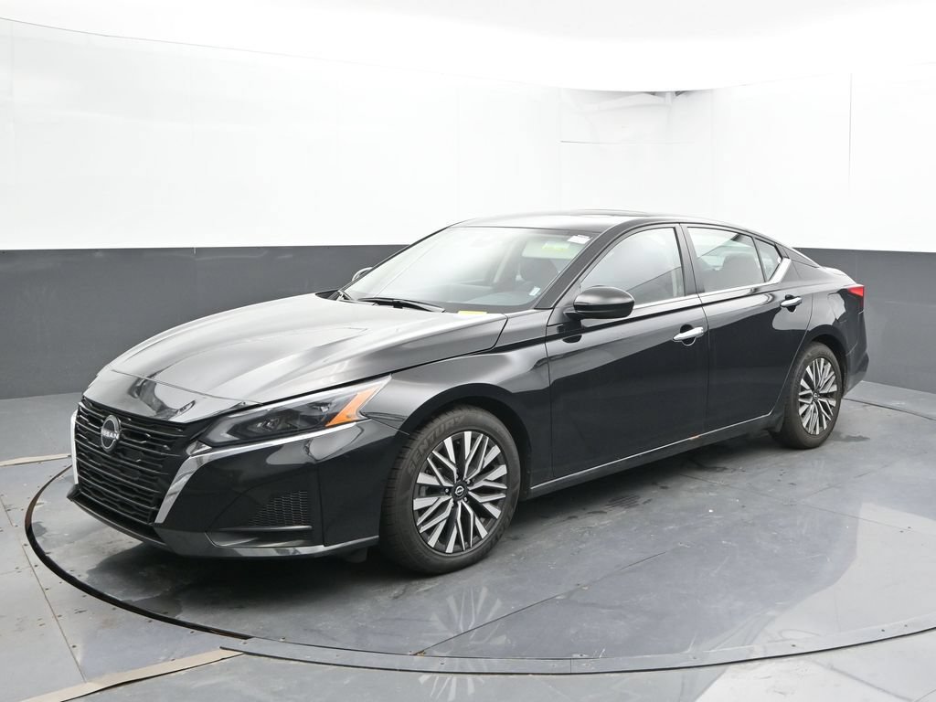 Used 2024 Nissan Altima 2.5 SV w/ SV Premium Package FWD image 8