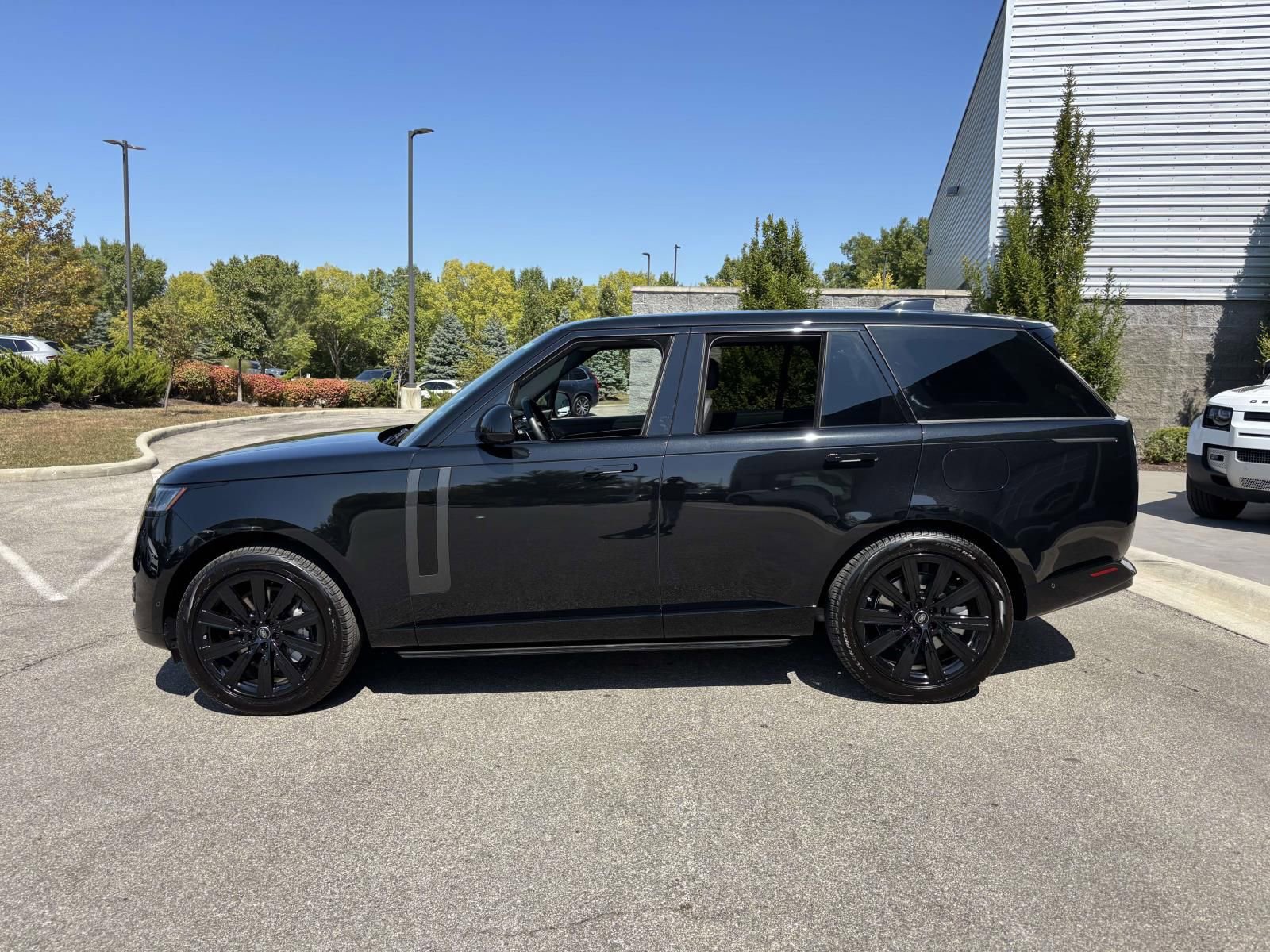 New 2025 Land Rover Range Rover SE image 8