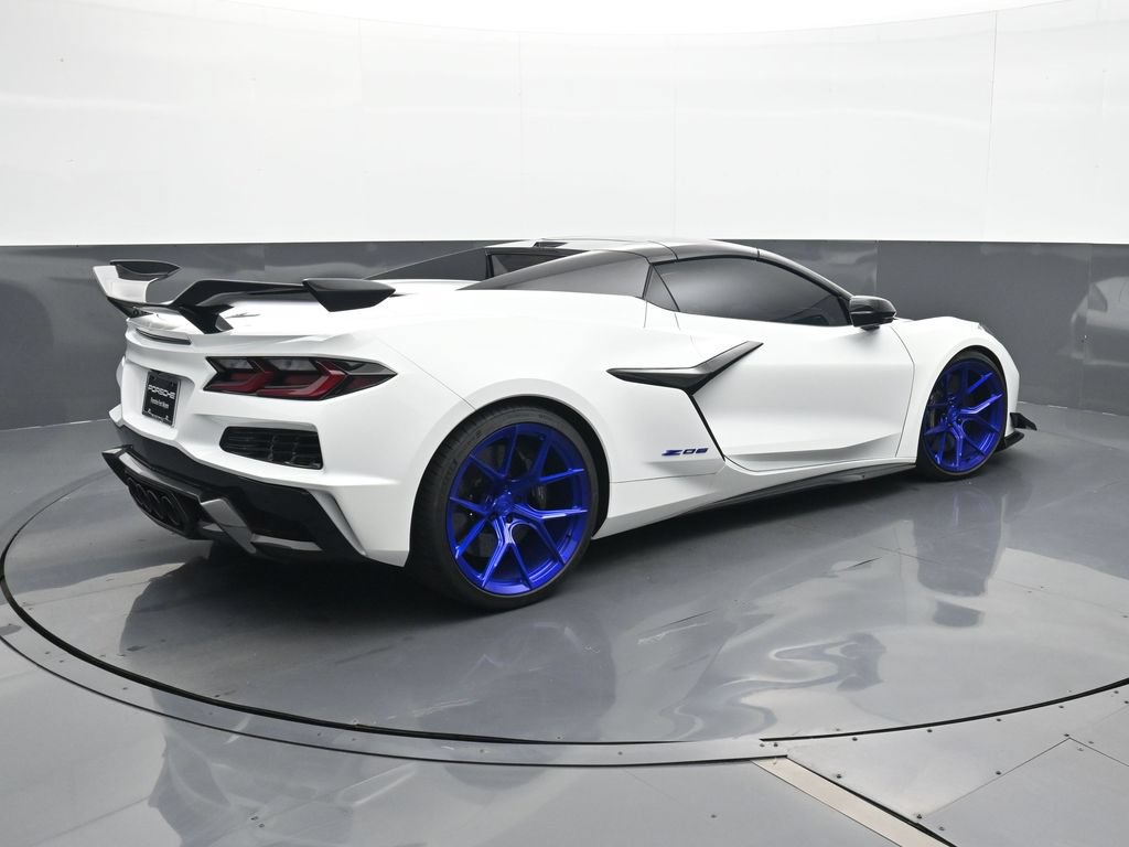 Used 2024 Chevrolet Corvette Z06 RWD image 17