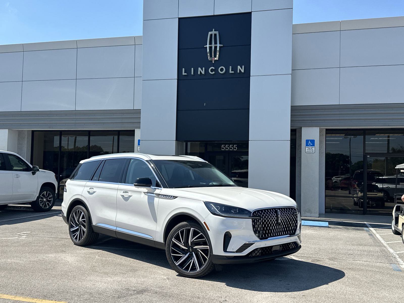 New 2025 Lincoln Aviator Reserve w/ Equipment Group 201A image 1