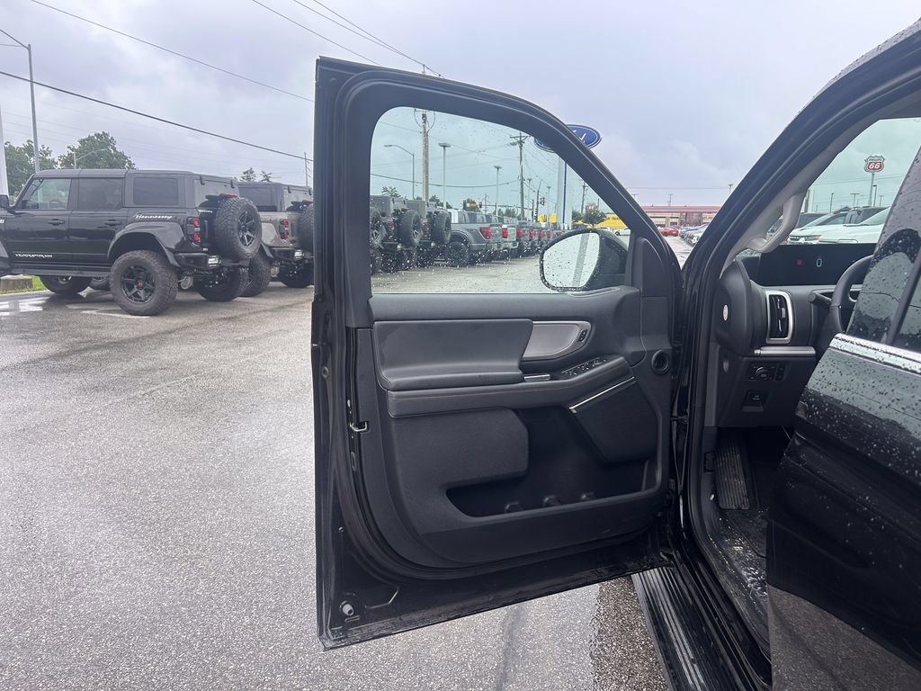 Used 2025 Ford Expedition Active AWD/4WD image 12