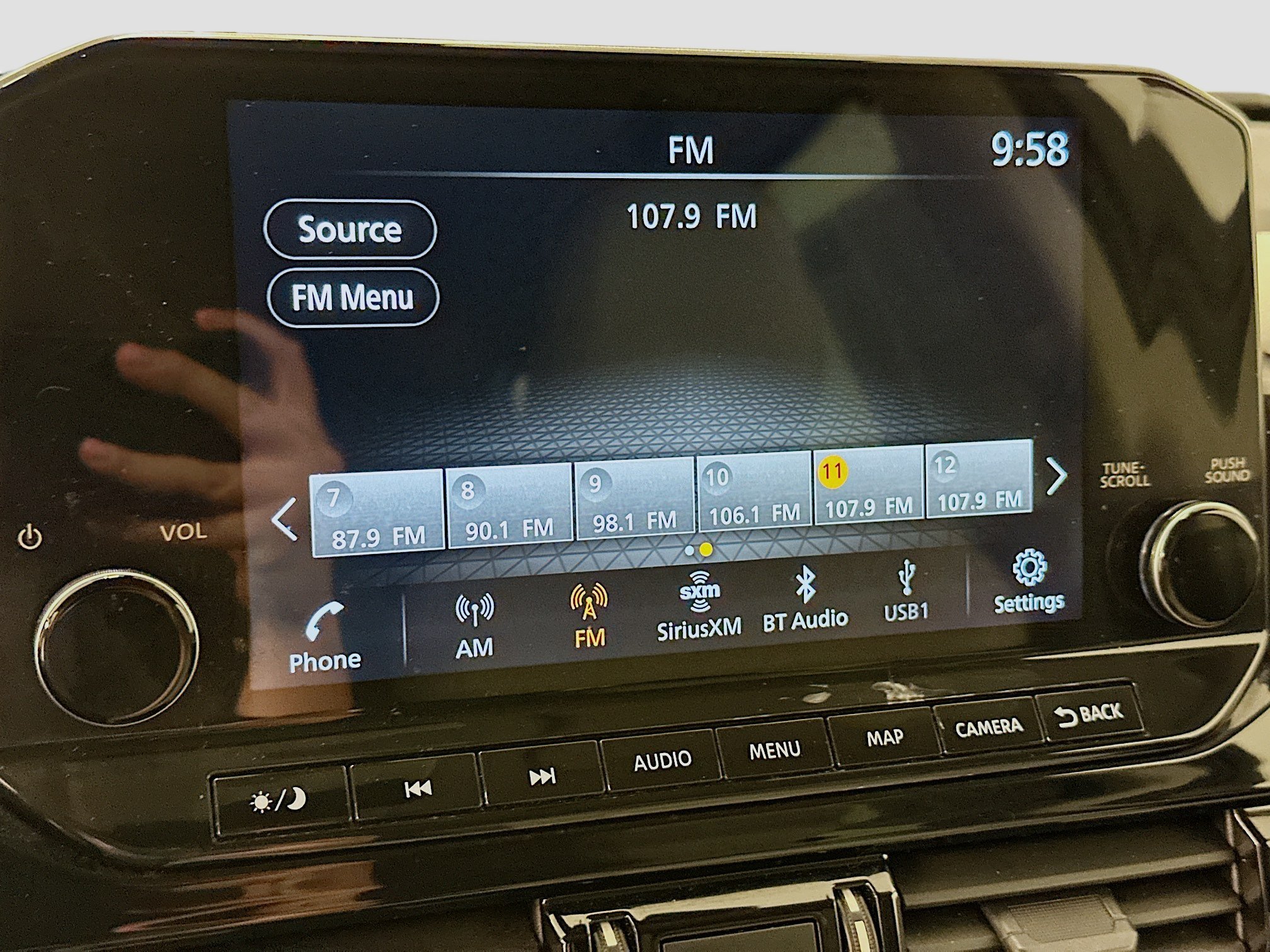 Used 2023 Nissan Pathfinder SL w/ Black Appearance Package AWD/4WD image 21